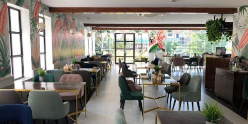 Sketch The Cafe, Nungambakkam, Chennai, Fast Food, - magicpin | September  2023